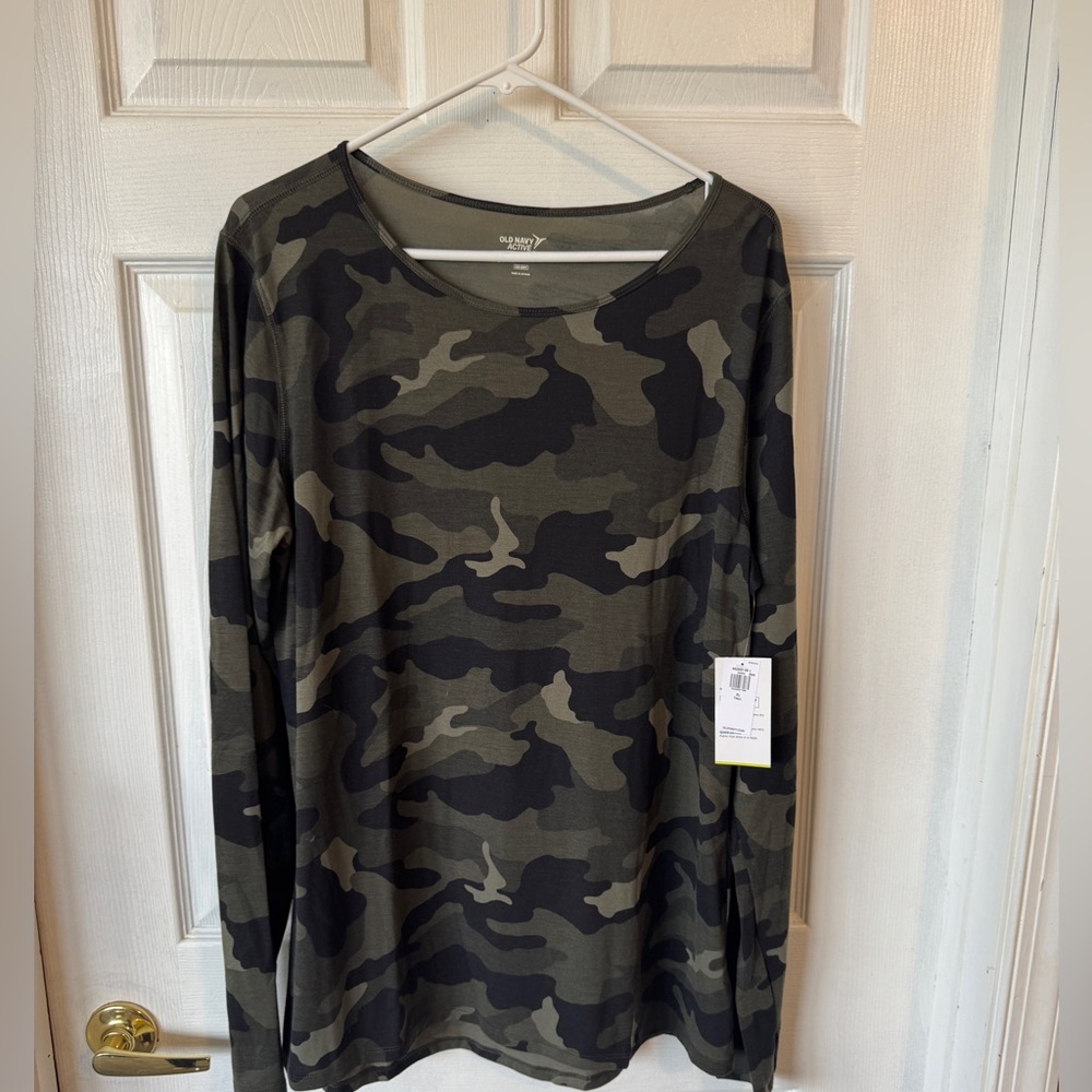 Old Navy Active Camo Long Sleeve Tee